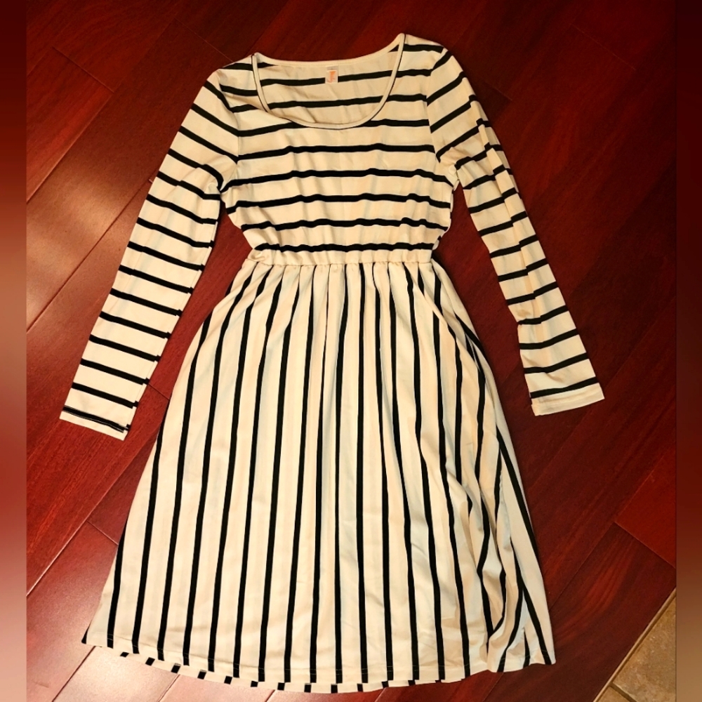 New long sleeve striped dress